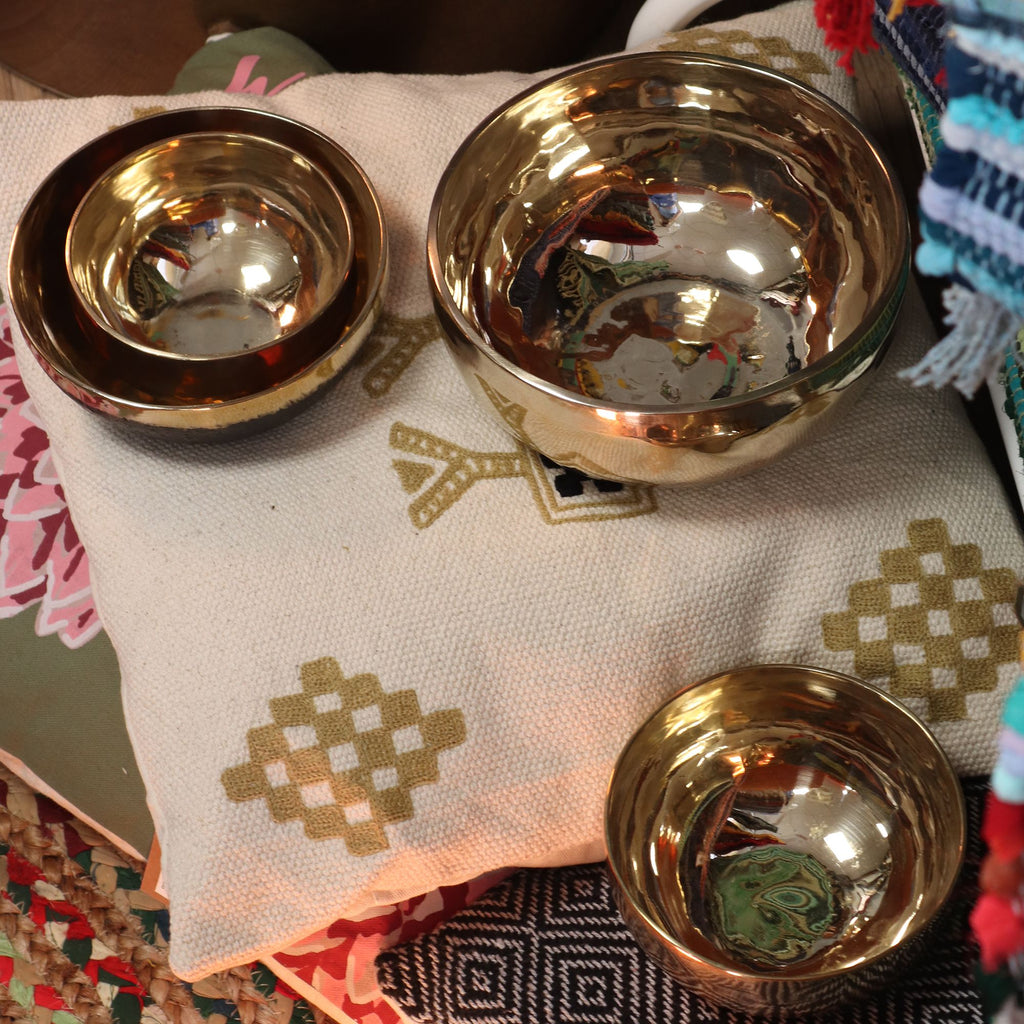Extra Large Shining Bell-Metal Handmade Singing Bowl (approx 1500g) - 21cm